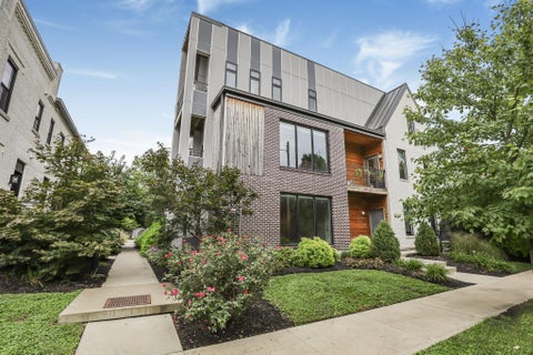 Photo of 1020 Pennsylvania Avenue, Columbus, OH 43201 (MLS # 226035975)