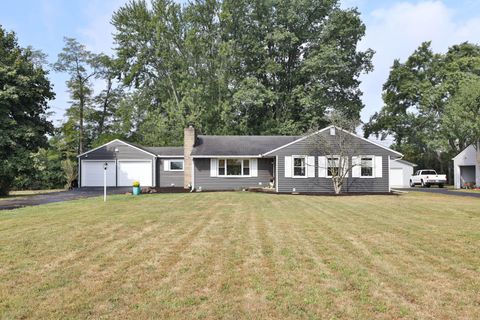 Photo of 135 Crestview Drive, Delaware, OH 43015 (MLS # 226007866)