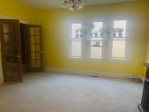 Tiny photo for 347 E Wheeling Street, Lancaster, OH 43130 (MLS # 225037549)