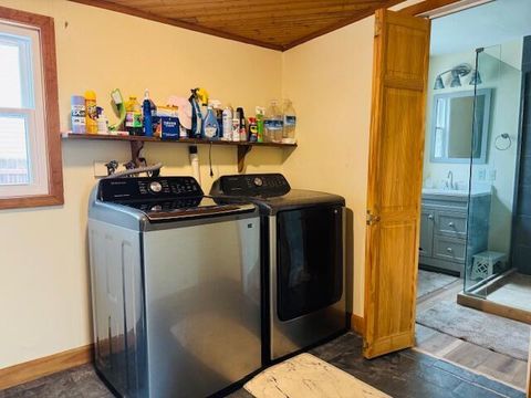 Tiny photo for 347 E Wheeling Street, Lancaster, OH 43130 (MLS # 225037549)