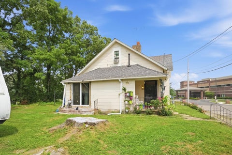 Tiny photo for 501 N Yellow Springs Street, Springfield, OH 45504 (MLS # 226027385)
