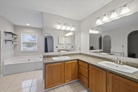 Tiny photo for 176 Knights Bridge Drive E, Pickerington, OH 43147 (MLS # 226000029)