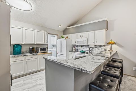 Tiny photo for 5607 E Links Boulevard 3 #3, Hilliard, OH 43026 (MLS # 226019063)