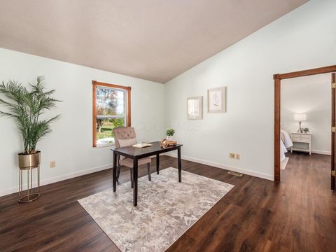 Tiny photo for 4638 Thornoak Drive, Grove City, OH 43123 (MLS # 225040584)