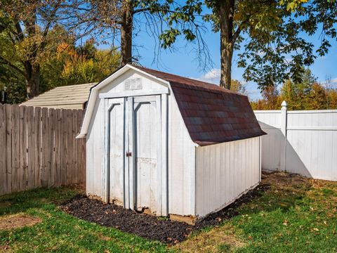 Tiny photo for 4638 Thornoak Drive, Grove City, OH 43123 (MLS # 225040584)