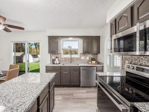 Tiny photo for 4638 Thornoak Drive, Grove City, OH 43123 (MLS # 225040584)