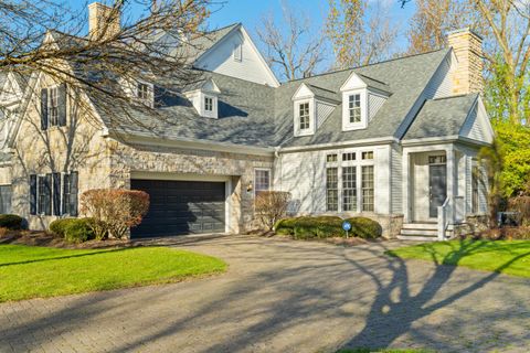 Photo of 2170 Lane Woods Drive, Upper Arlington, OH 43221 (MLS # 225042930)