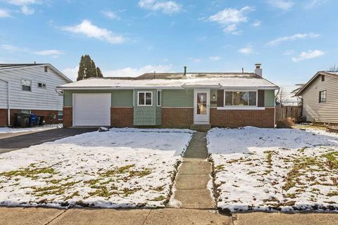 Photo of 1451 Chesterton Square S, Columbus, OH 43229 (MLS # 226000500)