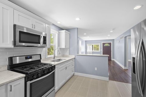 Tiny photo for 3637 S Champion Avenue, Columbus, OH 43207 (MLS # 226014031)