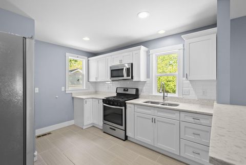 Tiny photo for 3637 S Champion Avenue, Columbus, OH 43207 (MLS # 226014031)
