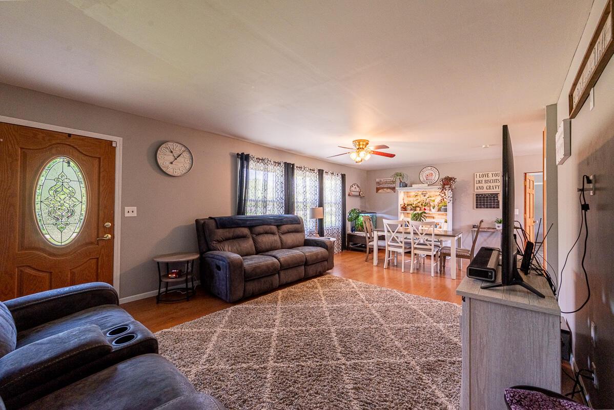 1485 E Choctaw Drive, London, Ohio image 3