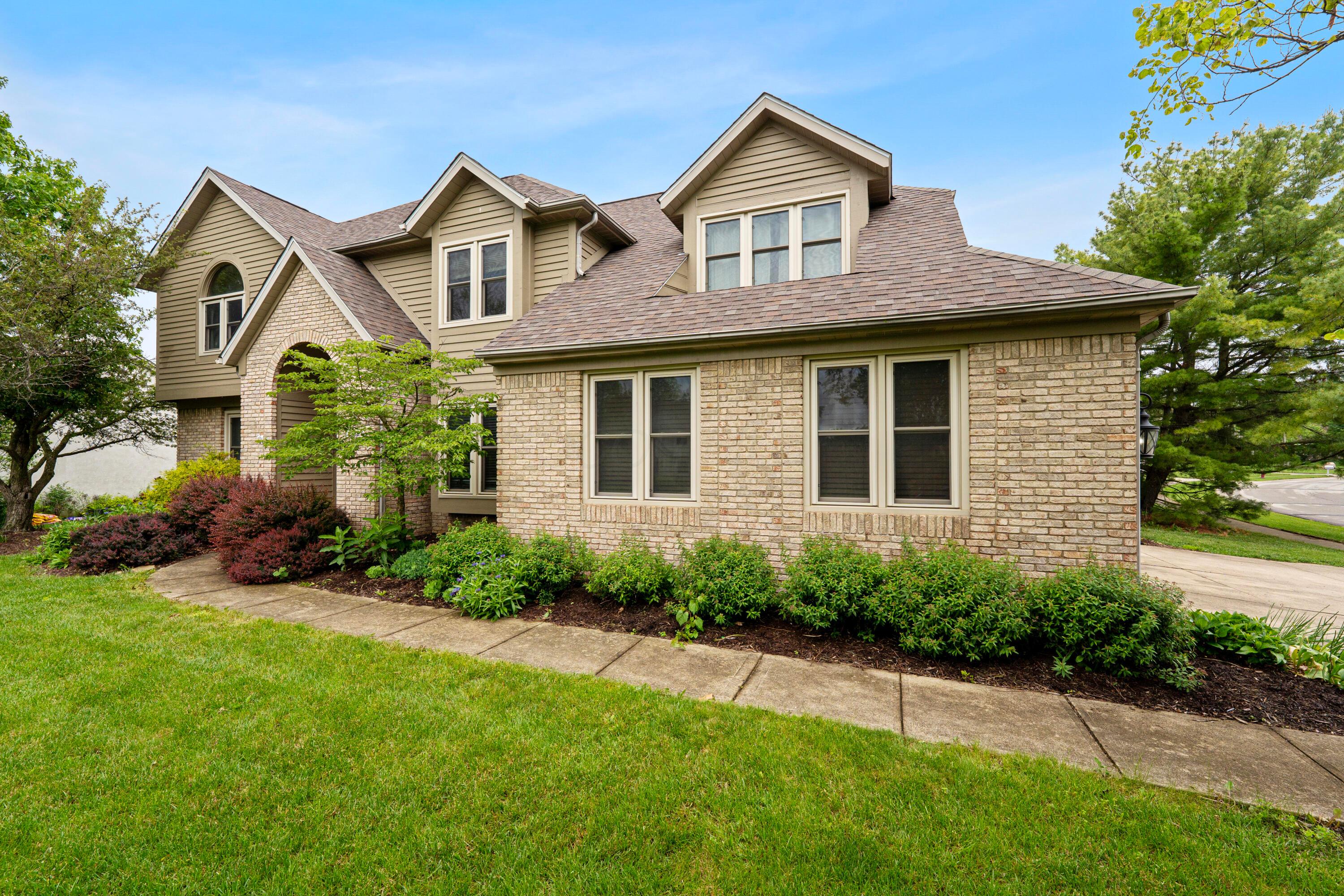 12627 Oakmere Drive, Pickerington, Ohio image 2