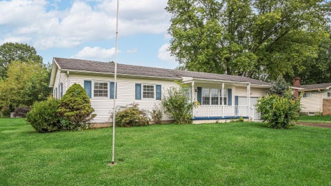 Photo of 1735 Holly Drive, Zanesville, OH 43701 (MLS # 226036299)