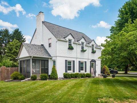 Photo of 378 Sherborne Drive, Columbus, OH 43219 (MLS # 226026356)