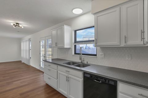 Tiny photo for 4400 Honeywood Court, Columbus, OH 43228 (MLS # 226000465)