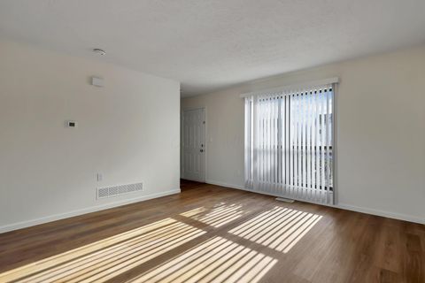 Tiny photo for 4400 Honeywood Court, Columbus, OH 43228 (MLS # 226000465)