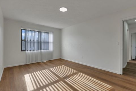 Tiny photo for 4400 Honeywood Court, Columbus, OH 43228 (MLS # 226000465)