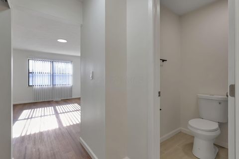 Tiny photo for 4400 Honeywood Court, Columbus, OH 43228 (MLS # 226000465)