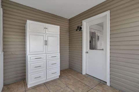 Tiny photo for 4400 Honeywood Court, Columbus, OH 43228 (MLS # 226000465)