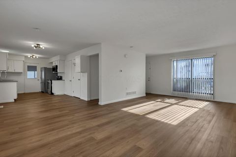 Tiny photo for 4400 Honeywood Court, Columbus, OH 43228 (MLS # 226000465)