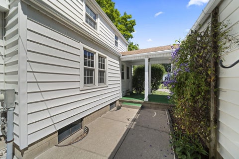 Tiny photo for 325 Fairway Avenue, Chillicothe, OH 45601 (MLS # 226022939)