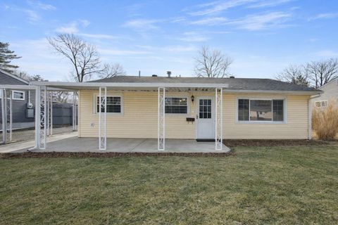 Photo of 4413 Broadhurst Drive, Columbus, OH 43213 (MLS # 226002718)