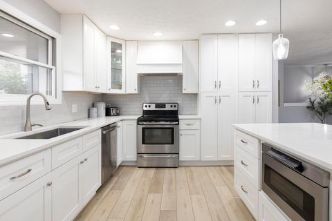 Tiny photo for 3806 Pine Meadow Road, New Albany, OH 43054 (MLS # 225043448)