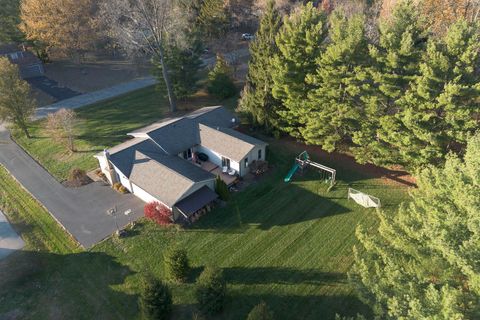 Photo of 3806 Pine Meadow Road, New Albany, OH 43054 (MLS # 225043448)