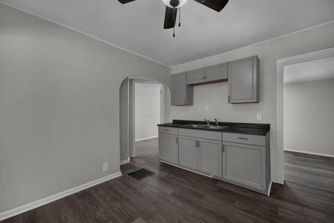 Tiny photo for 122 W Shields Street, Newark, OH 43055 (MLS # 226000936)