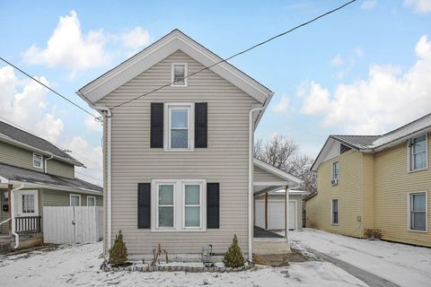 Photo of 122 W Shields Street, Newark, OH 43055 (MLS # 226000936)