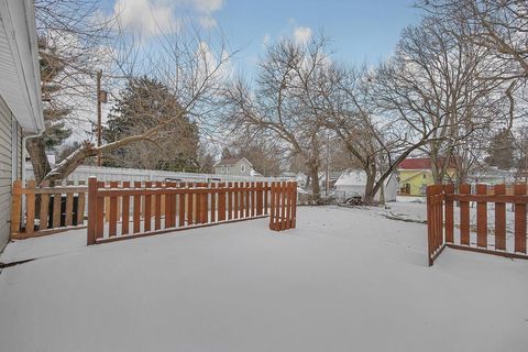 Tiny photo for 122 W Shields Street, Newark, OH 43055 (MLS # 226000936)