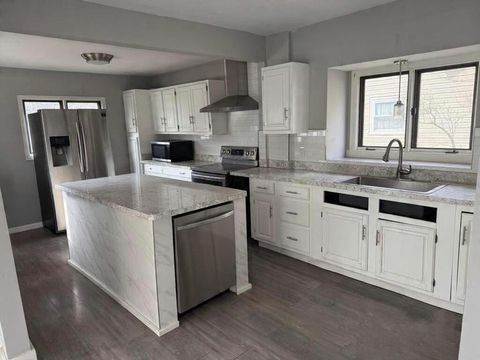 Photo of 632 Roscoe Avenue, Akron, OH 44306 (MLS # 226007707)