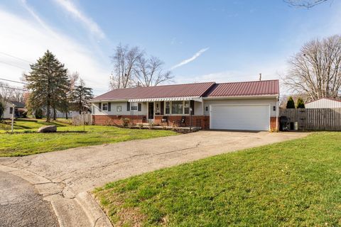 Photo of 642 Belle Aire Place, Washington Court House, OH 43160 (MLS # 225044084)