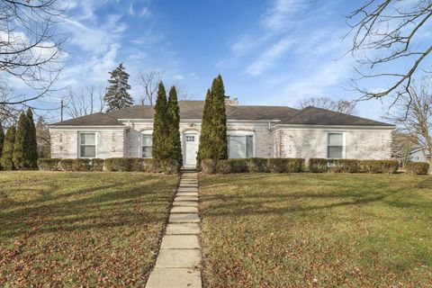 Photo of 4391 Kendale Court, Columbus, OH 43220 (MLS # 226000780)