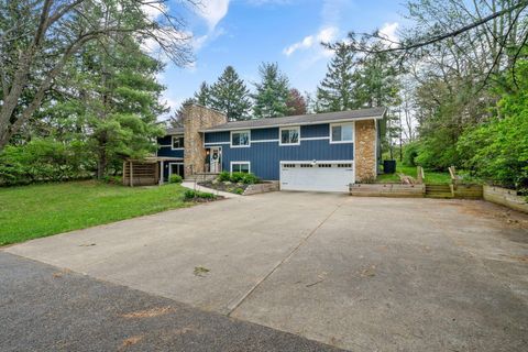 Photo of 7402 Riverside Drive, Dublin, OH 43016 (MLS # 226012888)