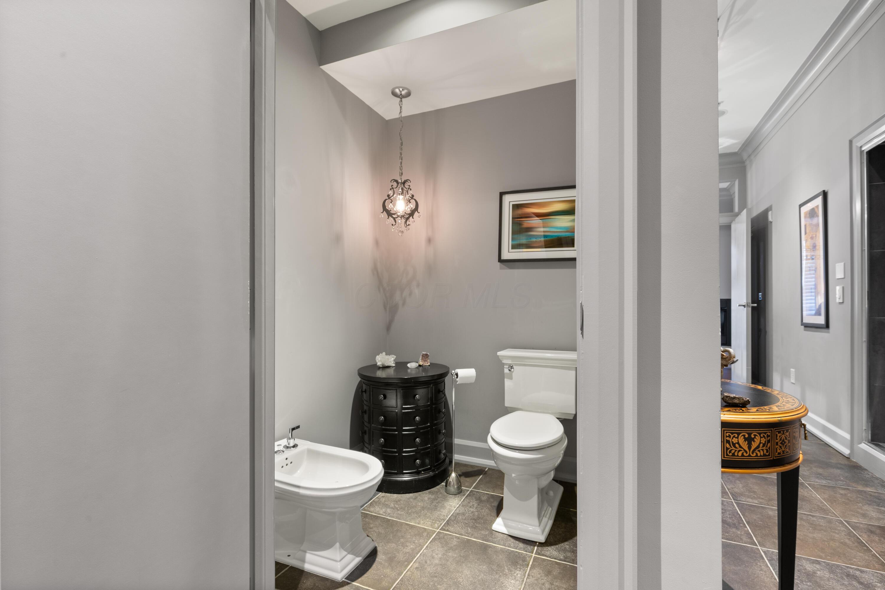 Columbus, Ohio, 43215, United States, 3 Bedrooms Bedrooms, ,4 BathroomsBathrooms,Residential,Active,1954011