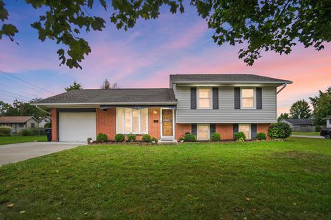 Photo of 5200 Williamsburg Creek, Hilliard, OH 43026 (MLS # 225036788)