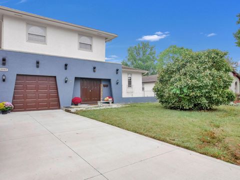 Photo of 6849 Roundelay Road N, Reynoldsburg, OH 43068 (MLS # 225036558)