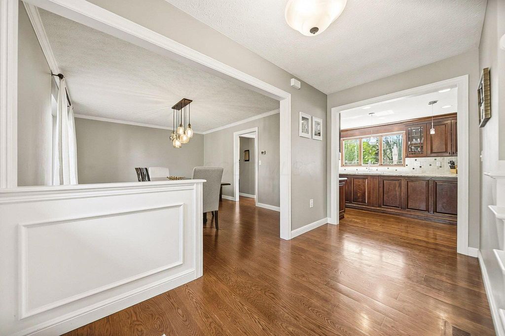 Photo of 5657 Whitecraigs Court, Dublin, OH 43017 (MLS # 226013070)