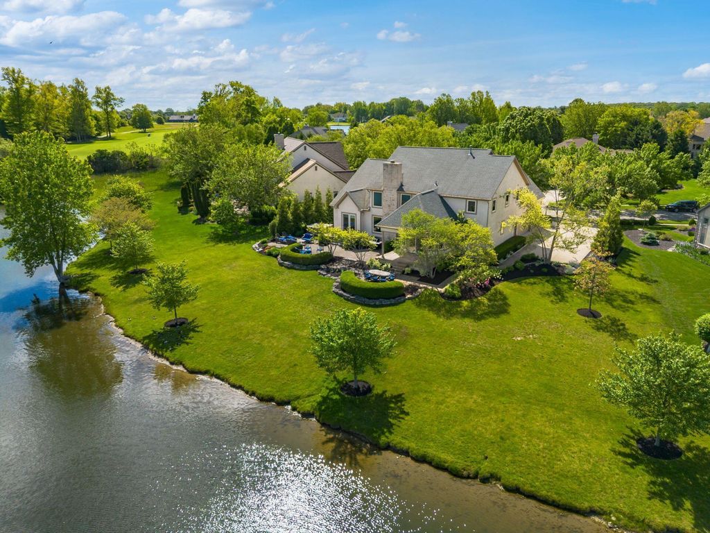 Photo of 7019 Ballantrae Loop, Dublin, OH 43016 (MLS # 226017225)