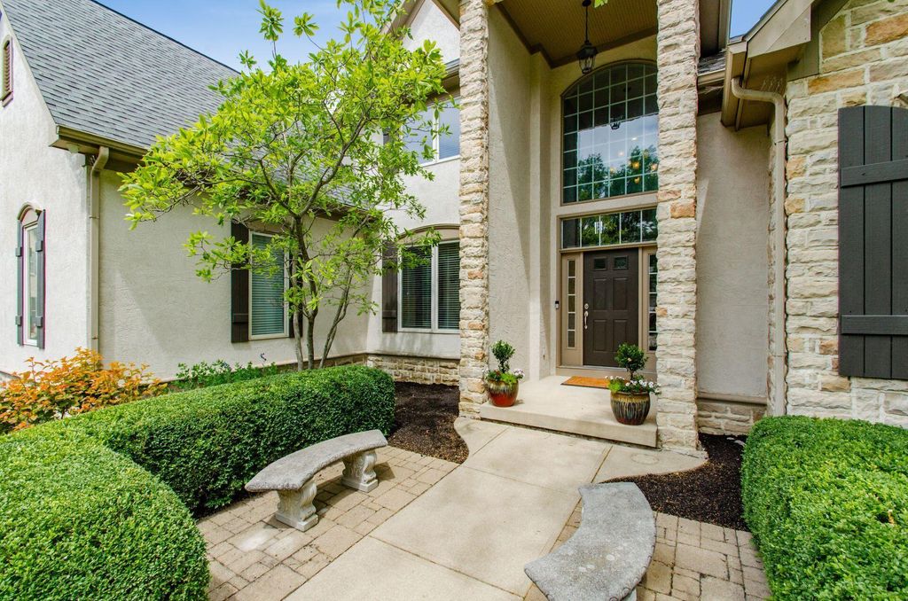 Photo of 7019 Ballantrae Loop, Dublin, OH 43016 (MLS # 226017225)