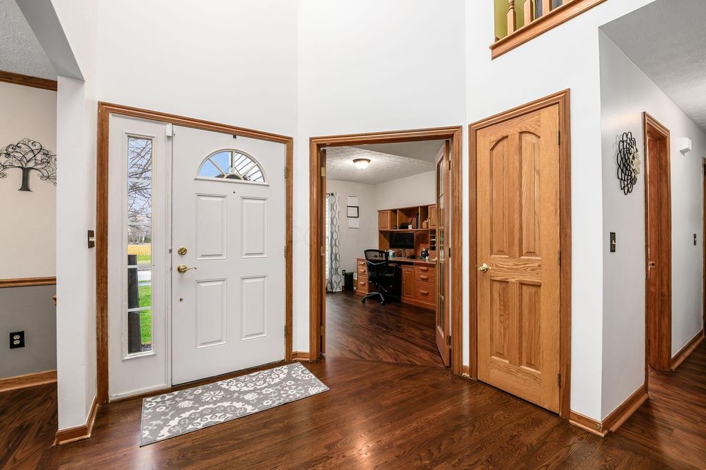 Photo of 163 Fox Glen Drive W, Pickerington, OH 43147 (MLS # 226014359)