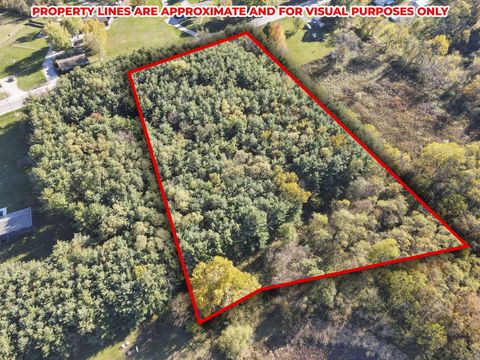 Photo of 5288 Cincinnati Zanesville Road NE, Lancaster, OH 43130 (MLS # 225040976)