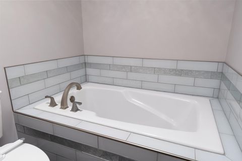 Tiny photo for 9230 Echo Hill Court, Columbus, OH 43240 (MLS # 226005354)