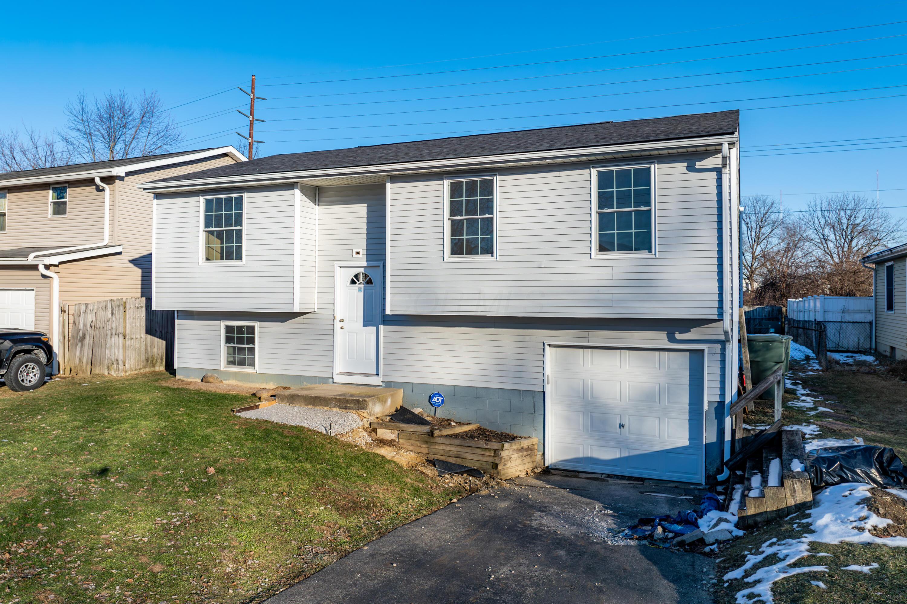 2128 Jade Street, Grove City, Ohio image 2