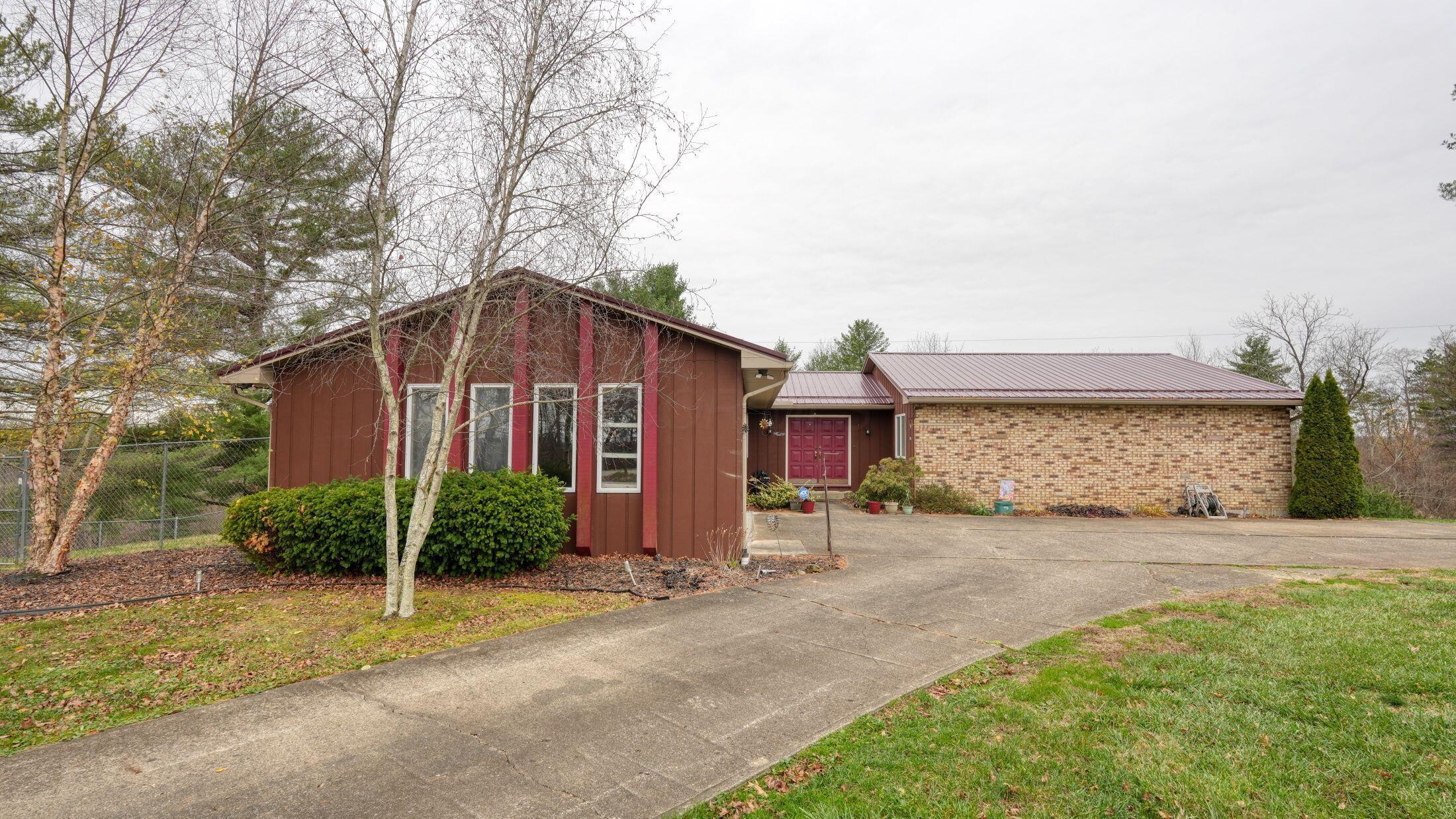 3900 Dietz Lane, Zanesville, Ohio image 2