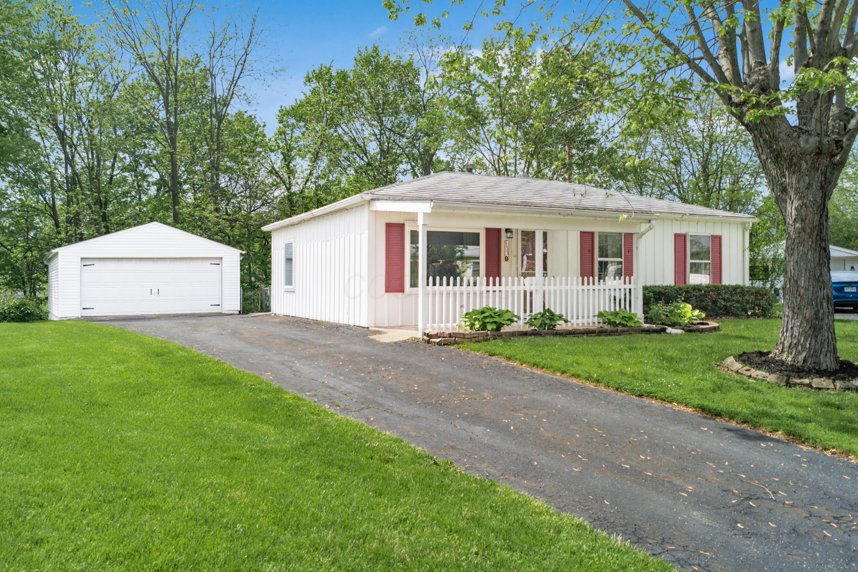 135 Ridgeview Court, Johnstown, Ohio image 2