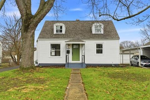 Photo of 978 E North Broadway Street, Columbus, OH 43224 (MLS # 226007170)