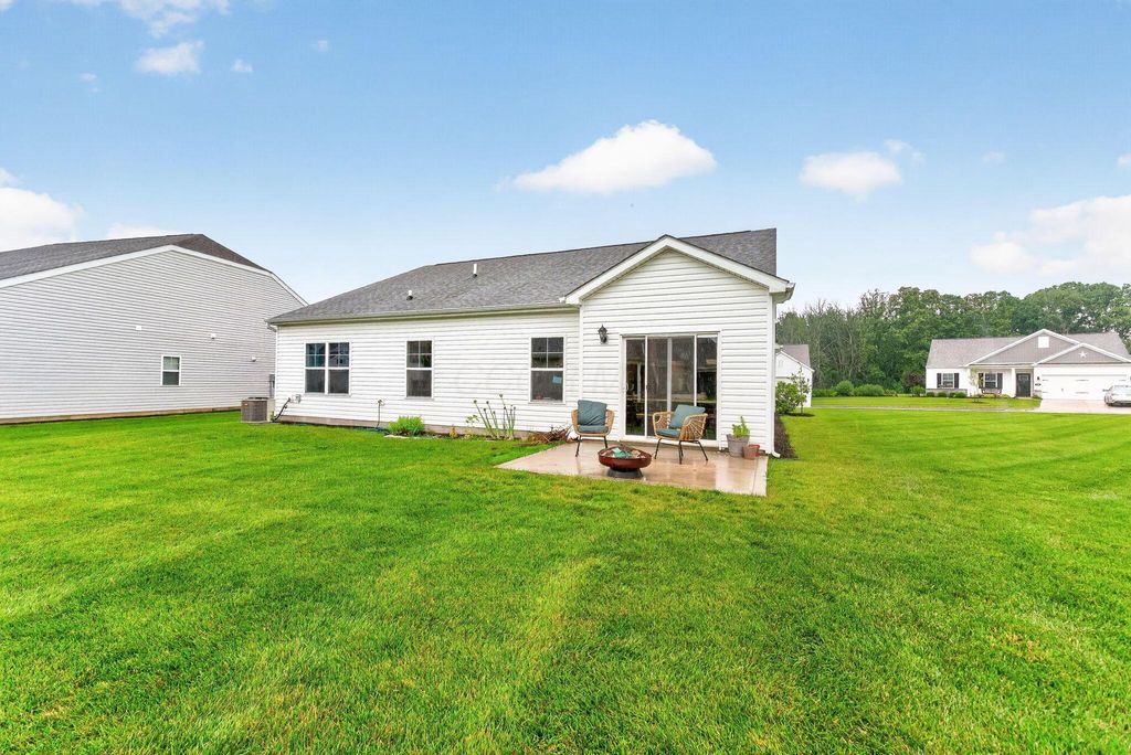 Photo of 327 Mannaseh Drive W, Granville, OH 43023 (MLS # 226023057)
