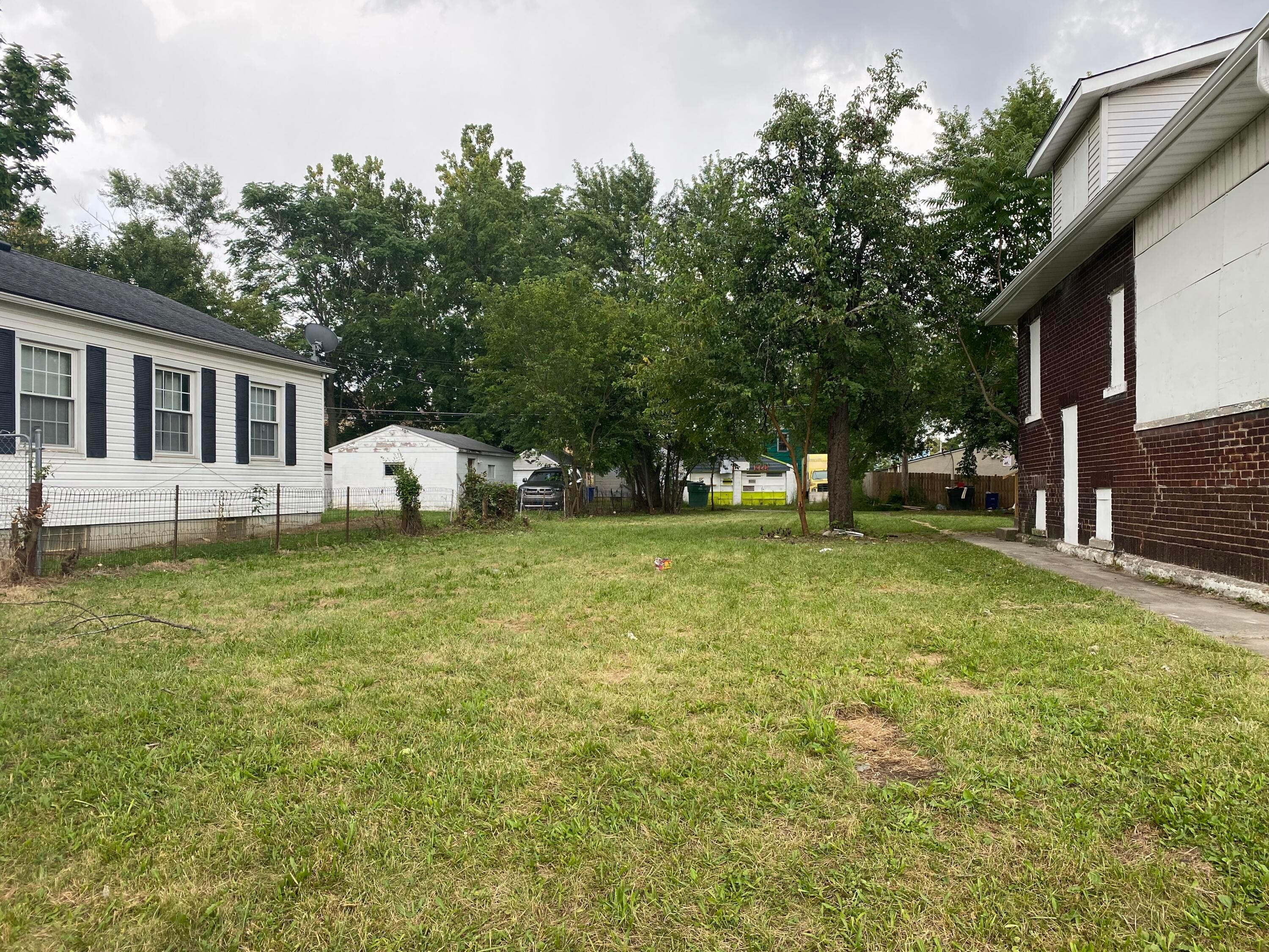 Photo 2 of 4 of 1027 E 14th Avenue house
